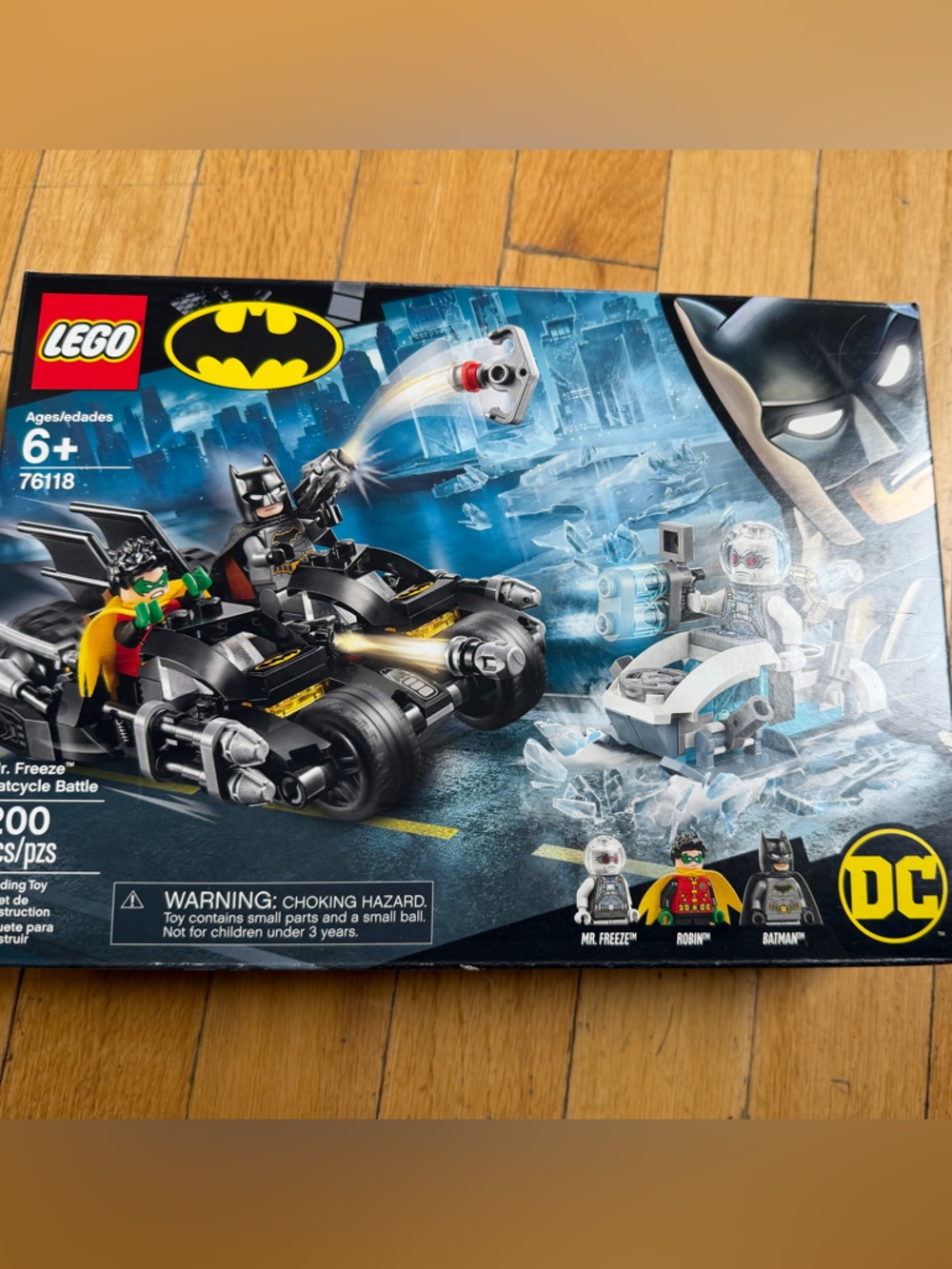 LEGOS DC Batman # 76118 Mr. Freeze Batcycle Battle. NEW in Box
